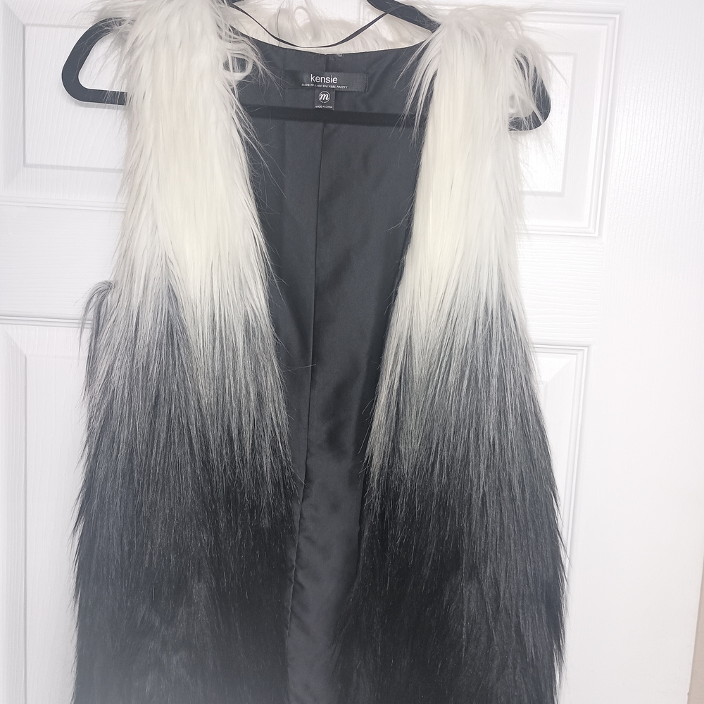 Kensie Monochrome Faux Fur Vest